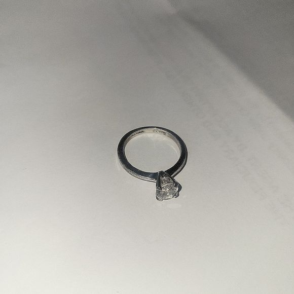 STOLEN NOT FOR SALE!!! Avon Sterling Silver with brilliant CZ Vintage! - Picture 3 of 6